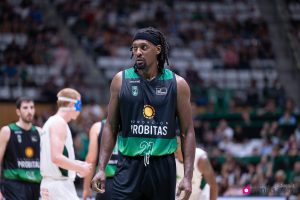 Jarrod Jones sale de Badalona