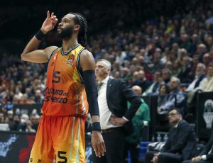 James Webb III pide paso para iniciar su monarquía