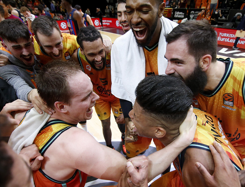 Valencia Basket acaba con las ilusiones de liderato en solitario del Barça