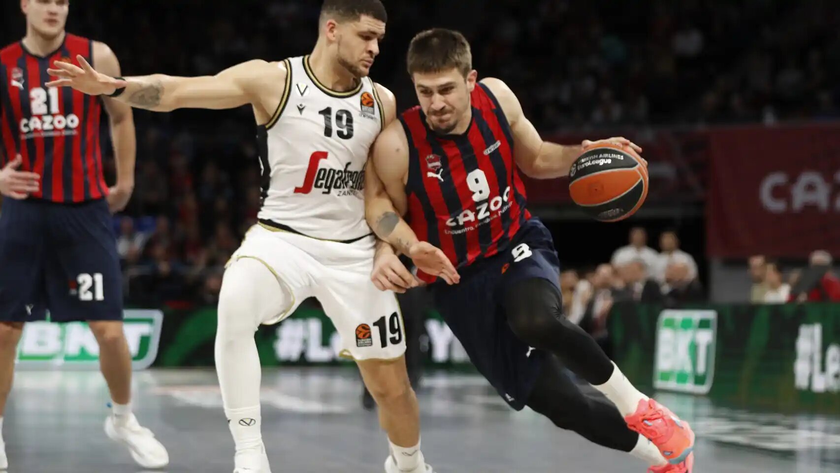 El mejor Vanja Marinkovic acerca a Baskonia al liderato de Euroliga