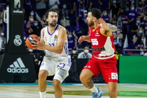 Real Madrid y Barcelona siguen en la persecución del Fenerbahçe y la primera plaza