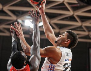 El Real Madrid suma una sufrida victoria en Múnich