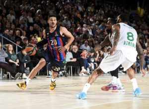 El Barça vence al Panathinaikos y alcanza al Fenerbahçe en el primer puesto
