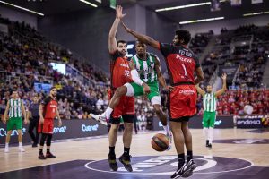 Derbi andaluz que se llevó el equipo menos malo (66-76)
