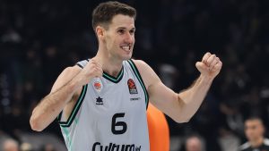 Xabi López-Arostegui, dosis de regularidad en Valencia