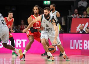 Baskonia y Valencia luchan por el Top 8 mientras que Barça y Real Madrid siguen dominando