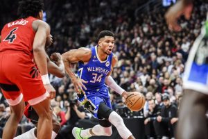 Noche NBA: Bucks vence al ritmo de Giannis y duelos igualados en California