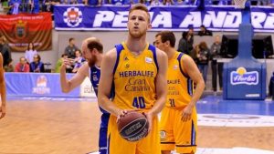 Doble movimiento en Sevilla: Luke Fischer llega y Jeremiah Hill sale rumbo a Girona
