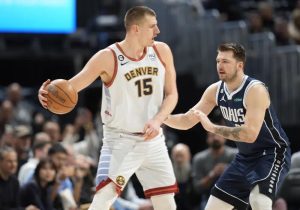 Noche NBA: Jokic se lleva el duelo vs. Doncic; Mikal Bridges hace olvidar a KD.