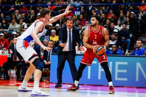 Ergin Ataman admite que la temporada de Anadolu Efes está en peligro