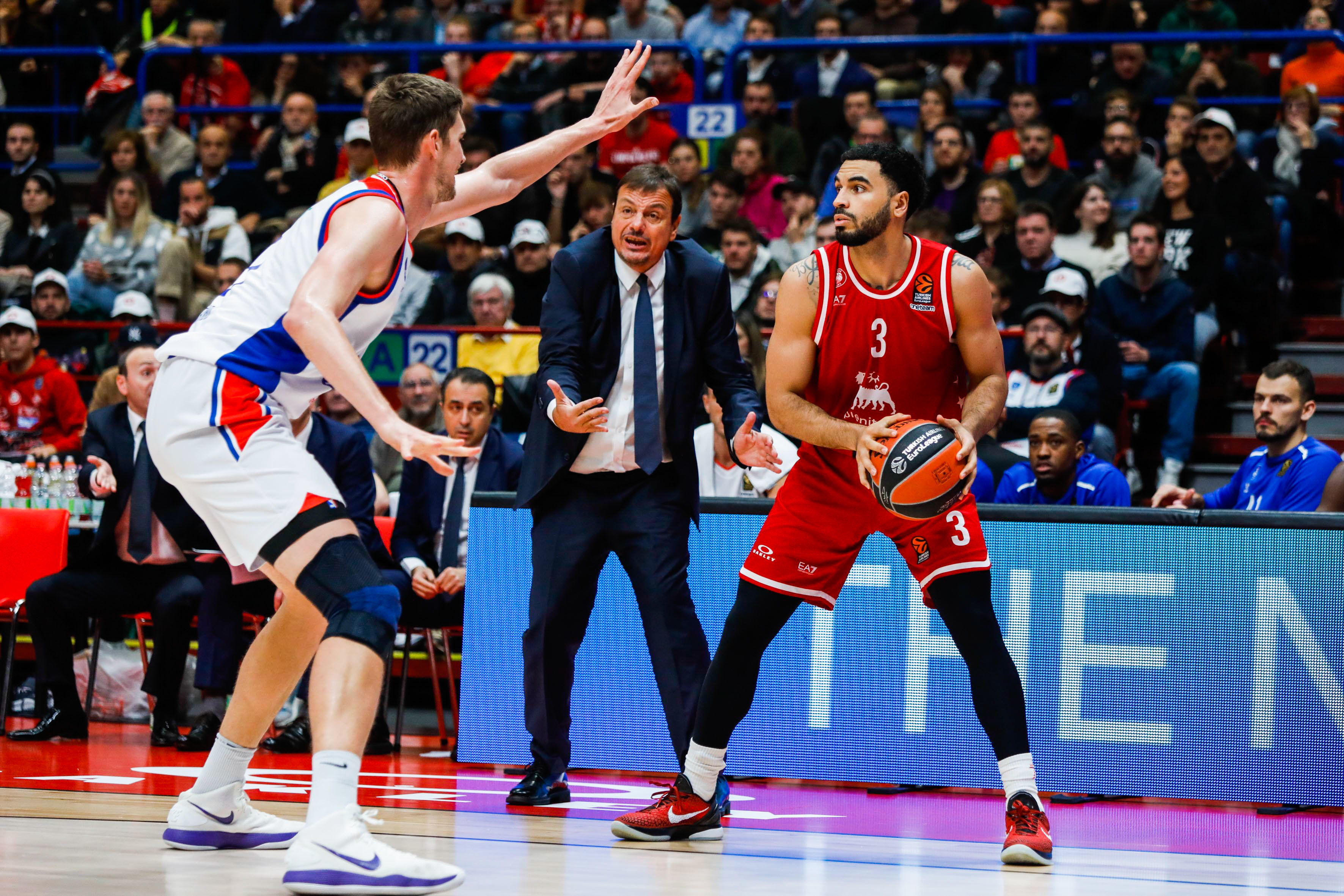 Ergin Ataman admite que la temporada de Anadolu Efes está en peligro