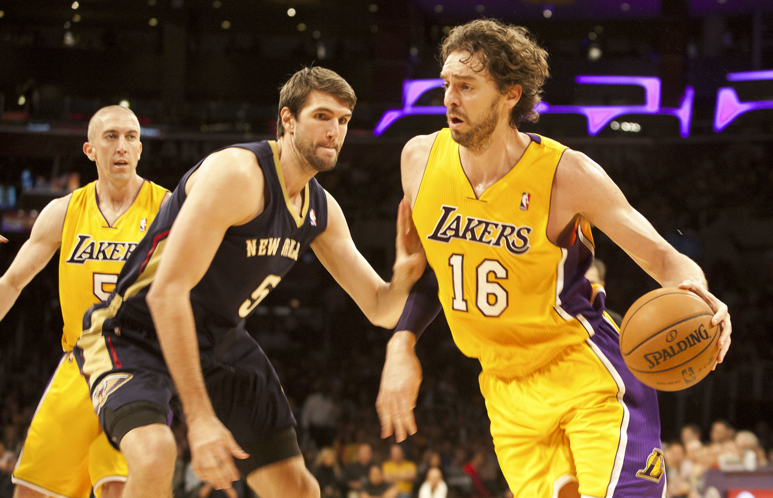 La leyenda de Pau Gasol y su dorsal 16 serán eternos en Los Angeles Lakers