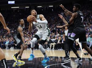 Resumen NBA: Antetokounmpo impone su ley en Sacramento y Celtics cae en Houston