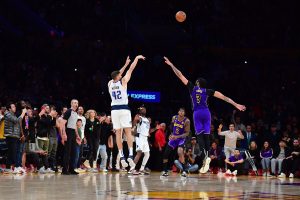 Resumen NBA: Kleber asalta la casa de Lakers y Warriors caen en Atlanta