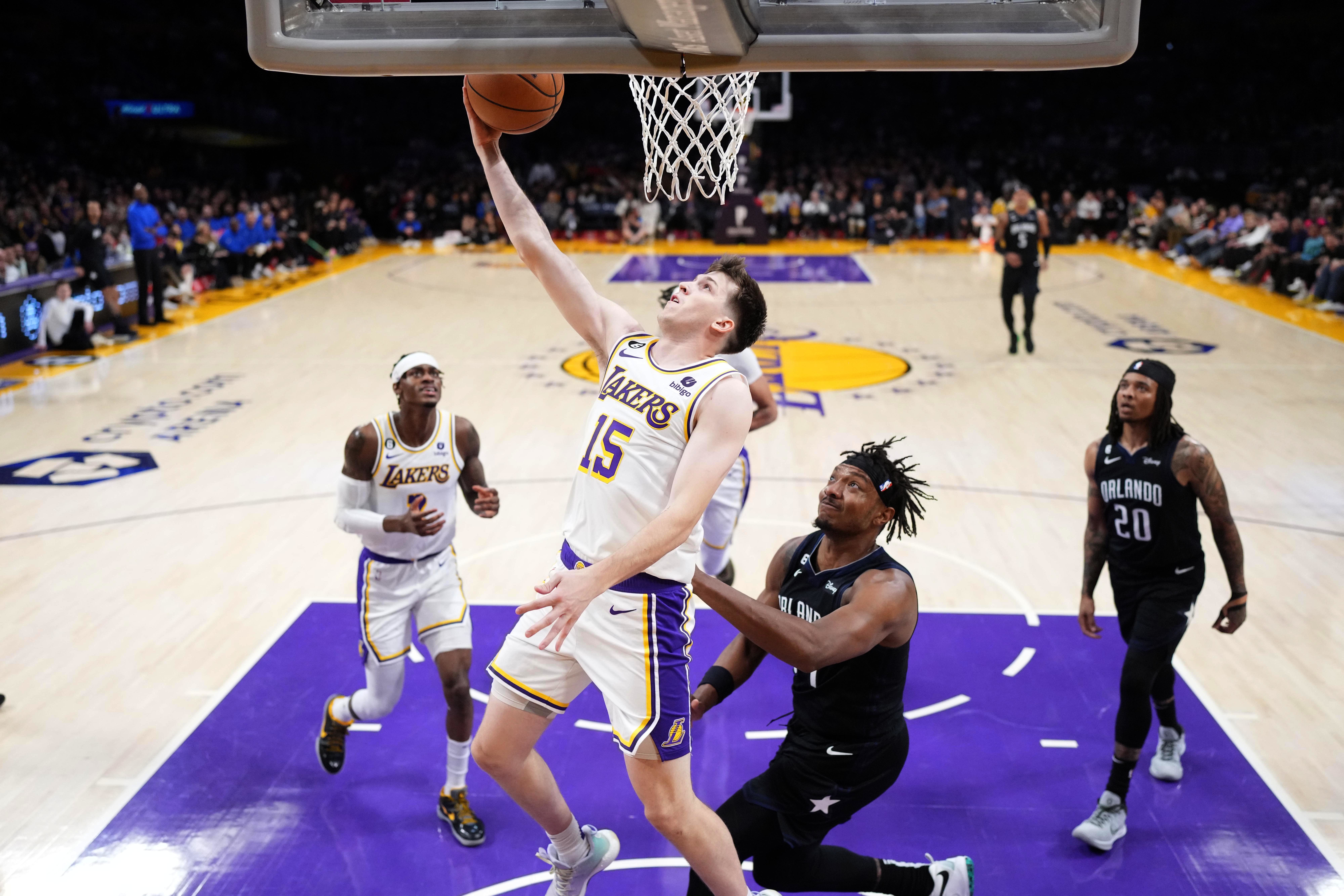 Resumen NBA: Lakers vence a ritmo de Reaves y Bucks sigue sin bajar el nivel