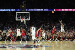 NCAA F4: Buzzer-beater de San Diego sobre Florida Atlantic y Uconn vence a Miami