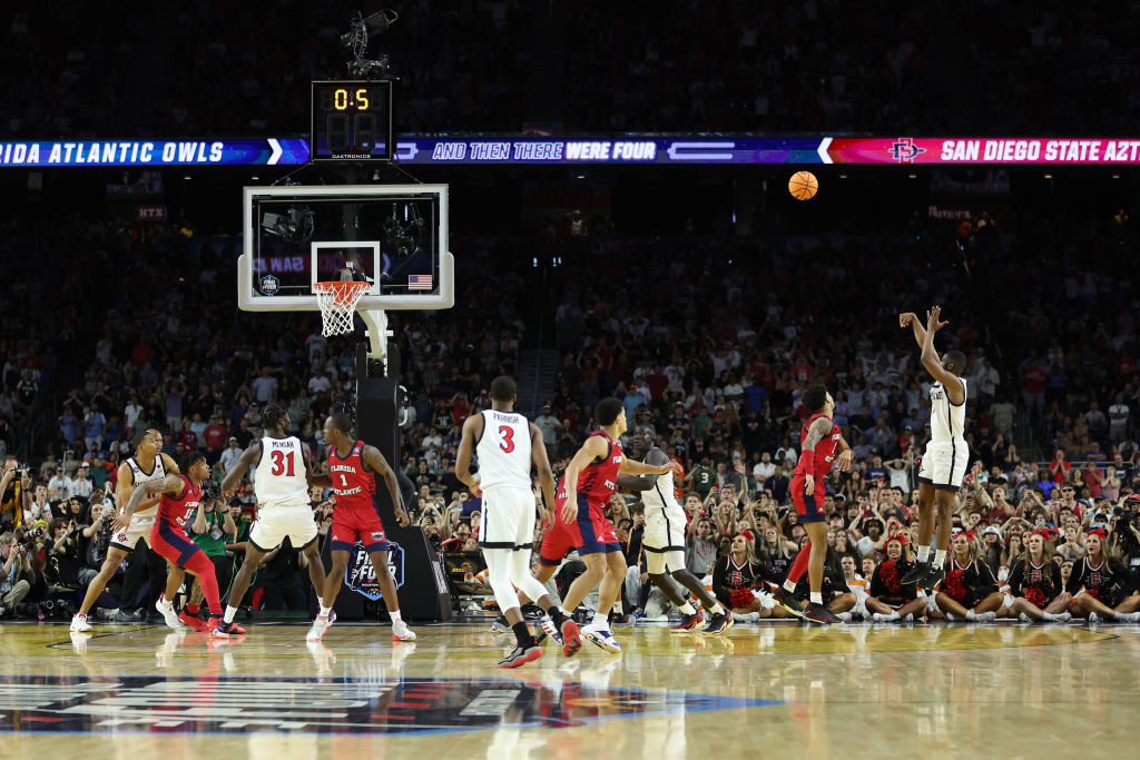 NCAA F4: Buzzer-beater de San Diego sobre Florida Atlantic y Uconn vence a Miami
