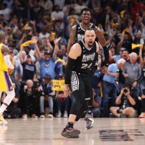 Morant y Brooks rechazan a los periodistas tras caer ante Lakers