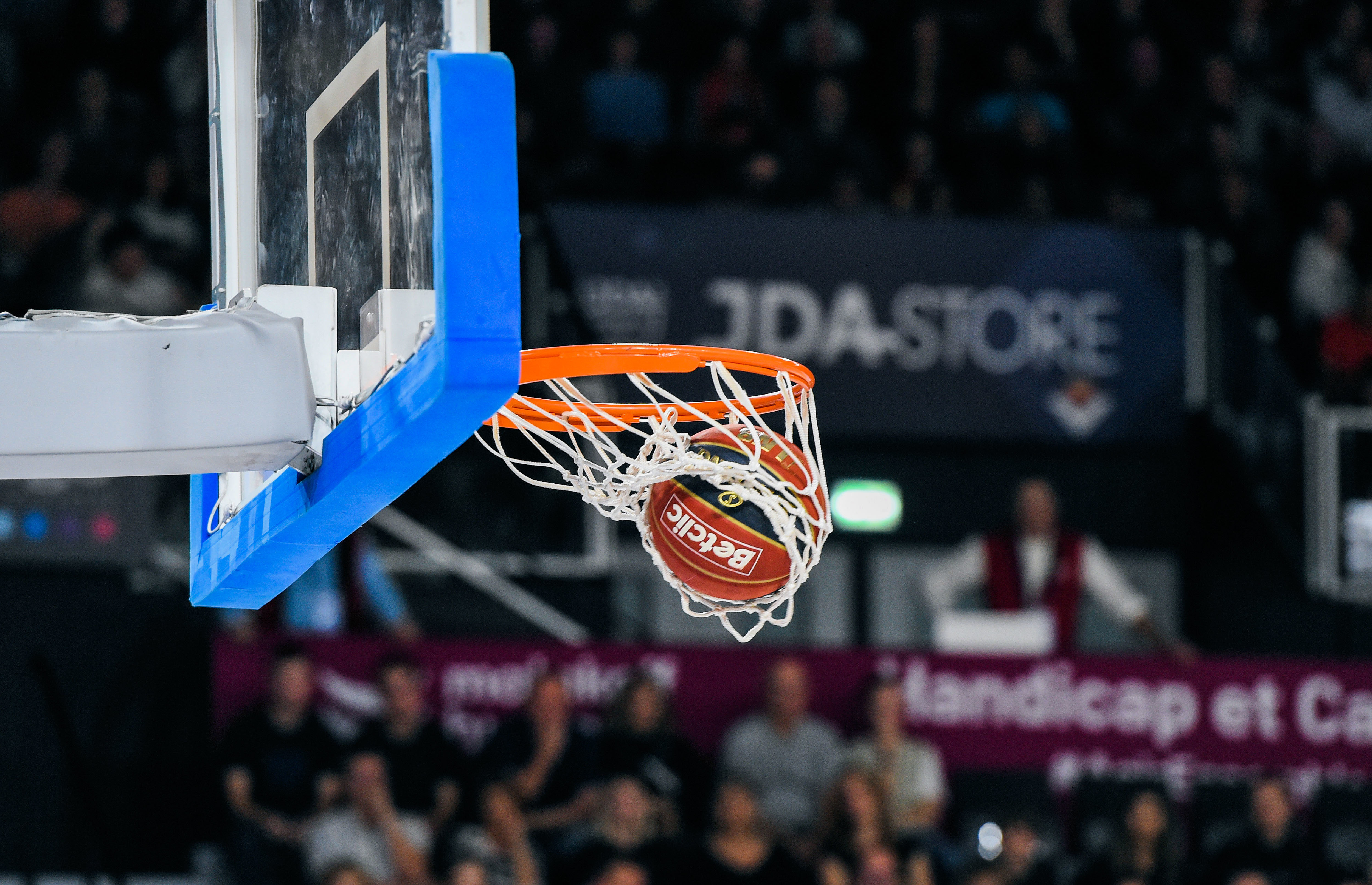 Límite salarial en Francia: la LNB da marcha atrás