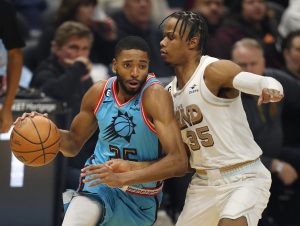 La temporada NBA tiene 82 partidos, Mikal Bridges jugó 83