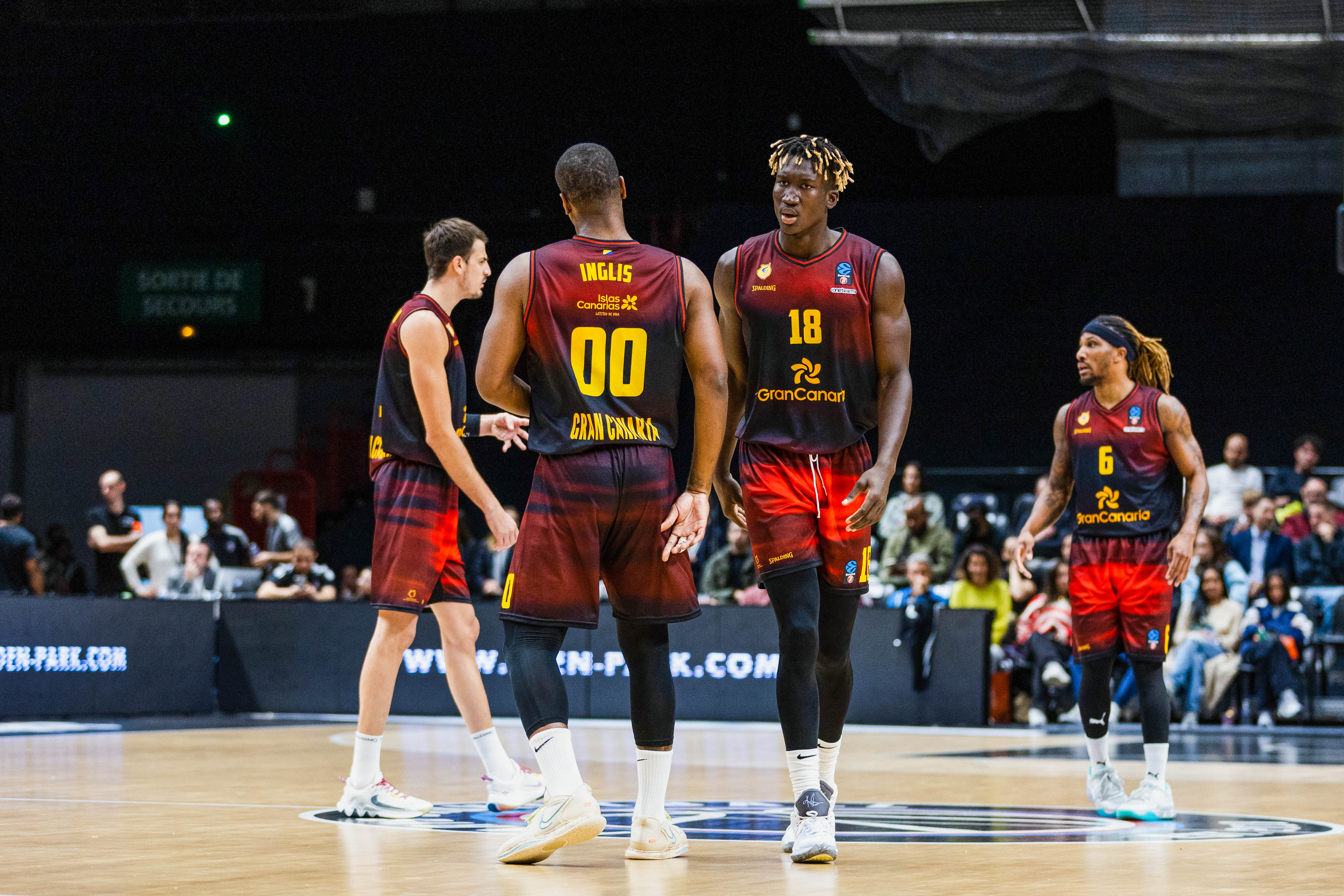 Remontada para asegurar el playoff