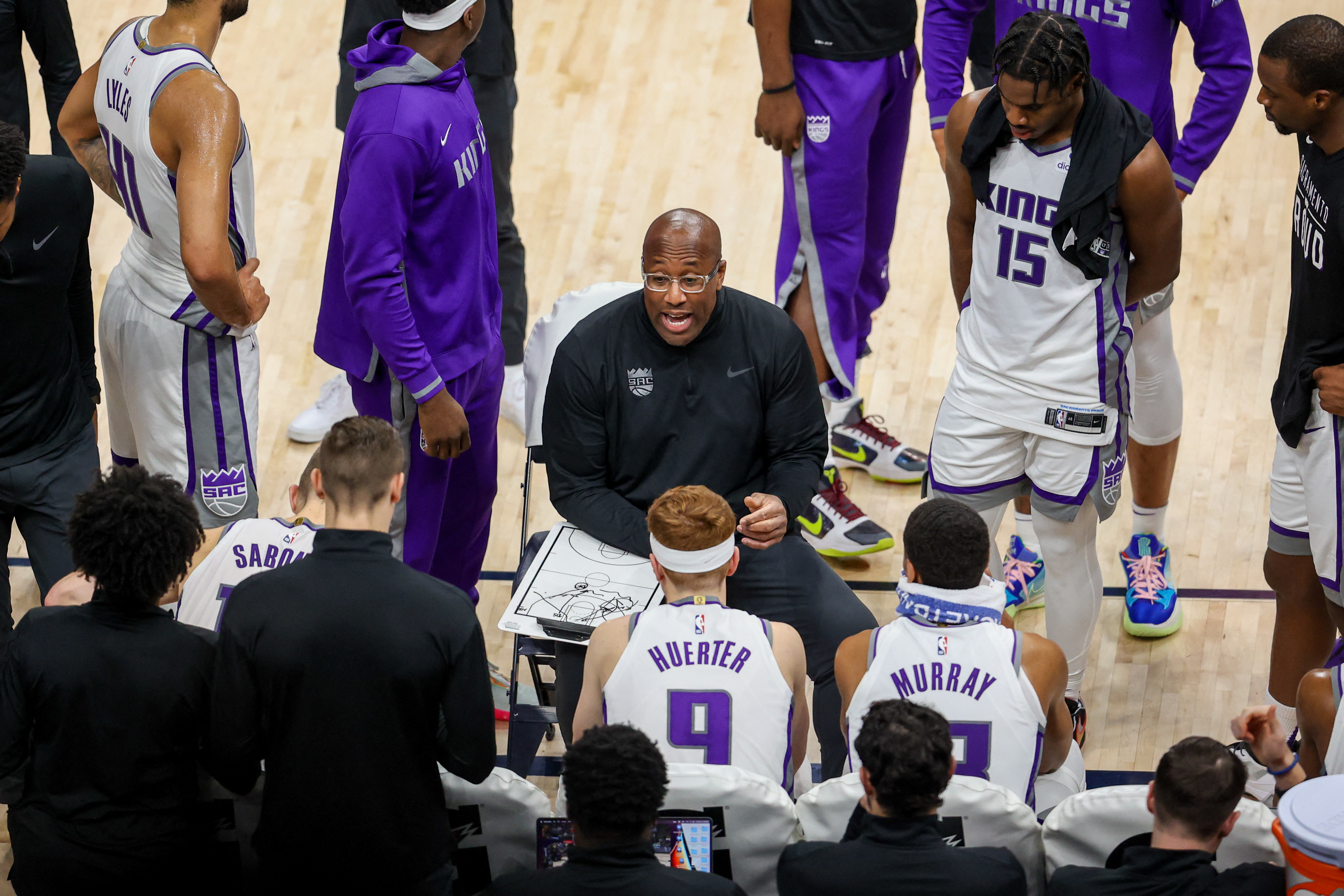 Unanimidad en Mike Brown como entrenador del año en la NBA