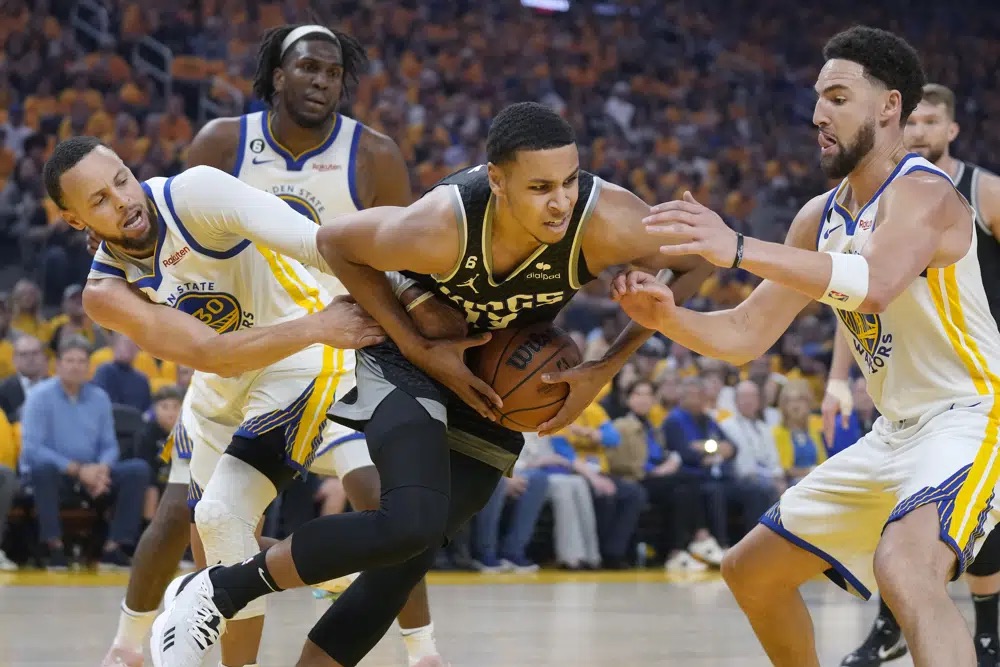Playoffs NBA: Knicks y Celtics cerca de segunda ronda, Warriors empata y Wolves sobrevive