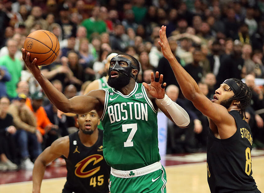 ¿Jaylen Brown lesionado en los PlayOffs?
