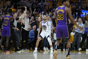 Playoffs NBA: Warriors cierra a Davis y derriban a Lakers por 127-100