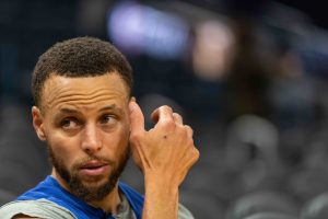 Tensión e incomodidad en el vestuario de Warriors ante una remontada casi imposible