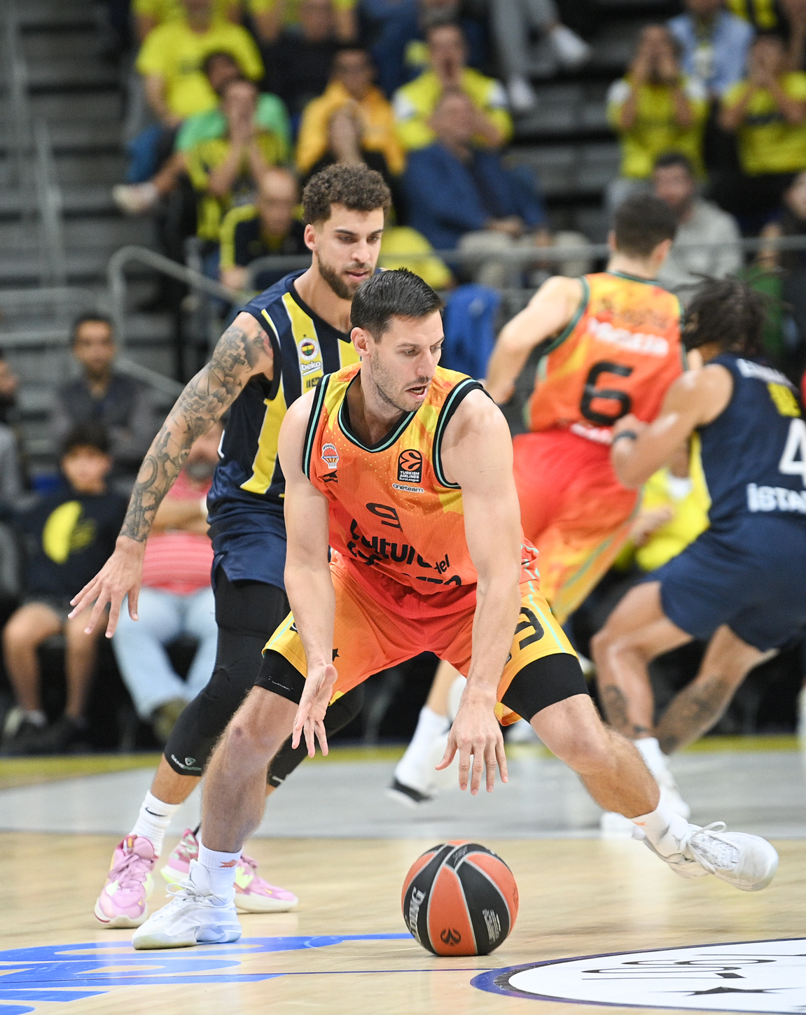 El incierto futuro de Van Rossom: peligra su continuidad en Valencia Basket