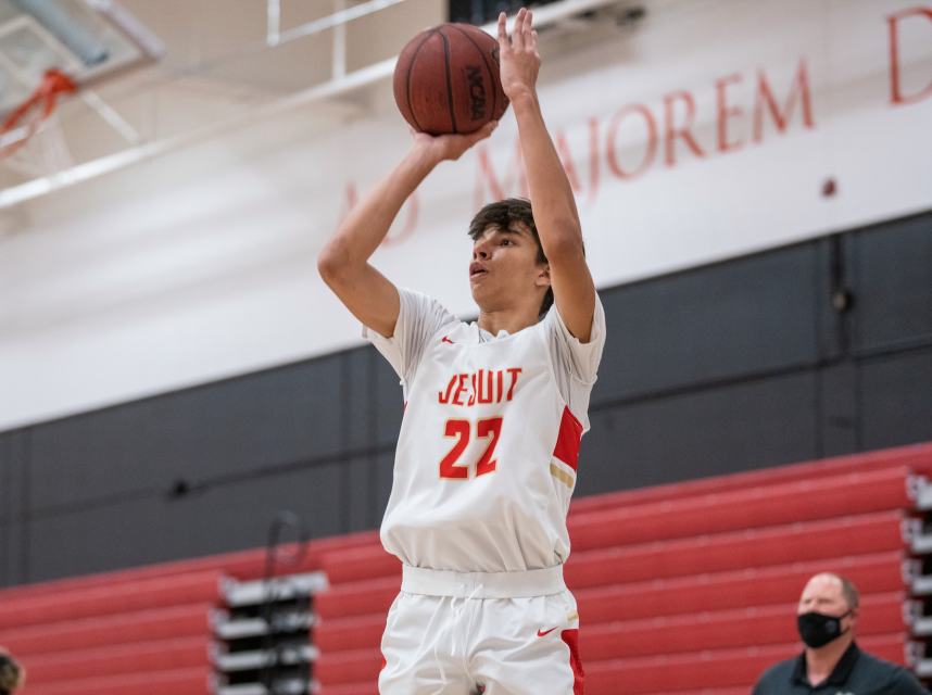Andrej Stojakovic pondrá rumbo a la NCAA y busca seguir los pasos de su padre