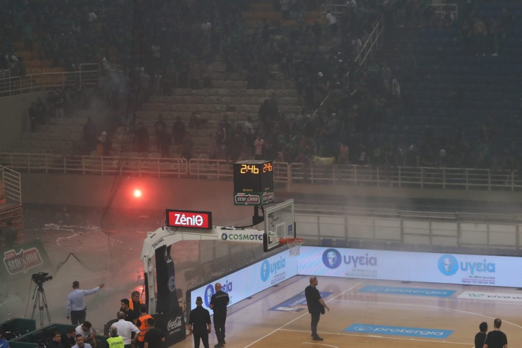 Batalla campal en Atenas: Giannis fue evacuado