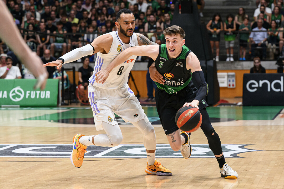 Kyle Guy: “El silbato iba a su favor. Era su noche”