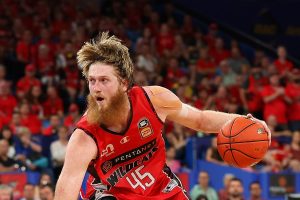 Zalgiris cerca de cerrar a un Tar Heel para la rotación interior