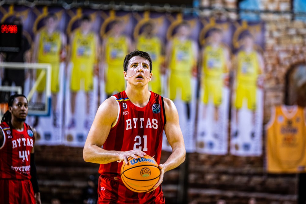 Palencia busca interior en Alemania y formar pareja interior junto a Iván Cruz