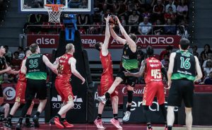 Desbandada en Zaragoza: ¡salen del equipo 9 jugadores!