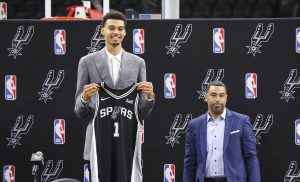 Llegó el día: el esperado debut de Wembanyama con San Antonio Spurs