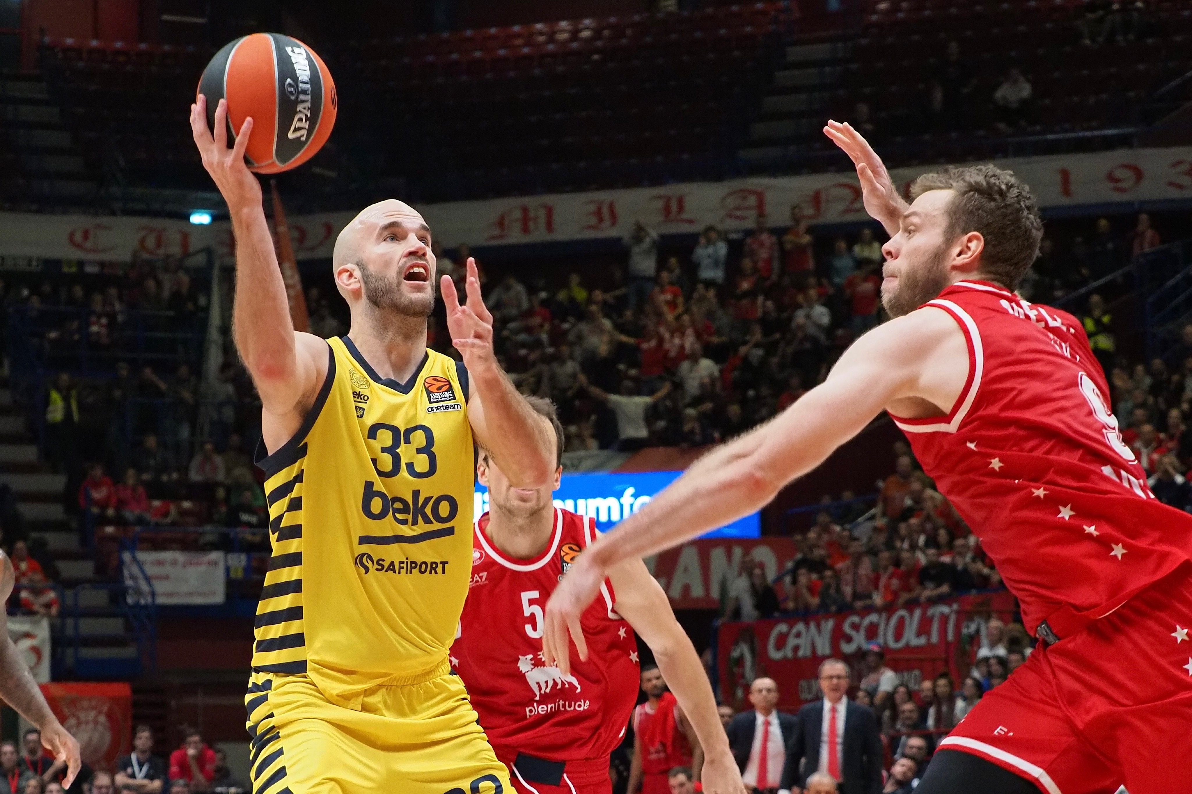 Fenerbahce comunica que no cuenta con dos jugadores históricos