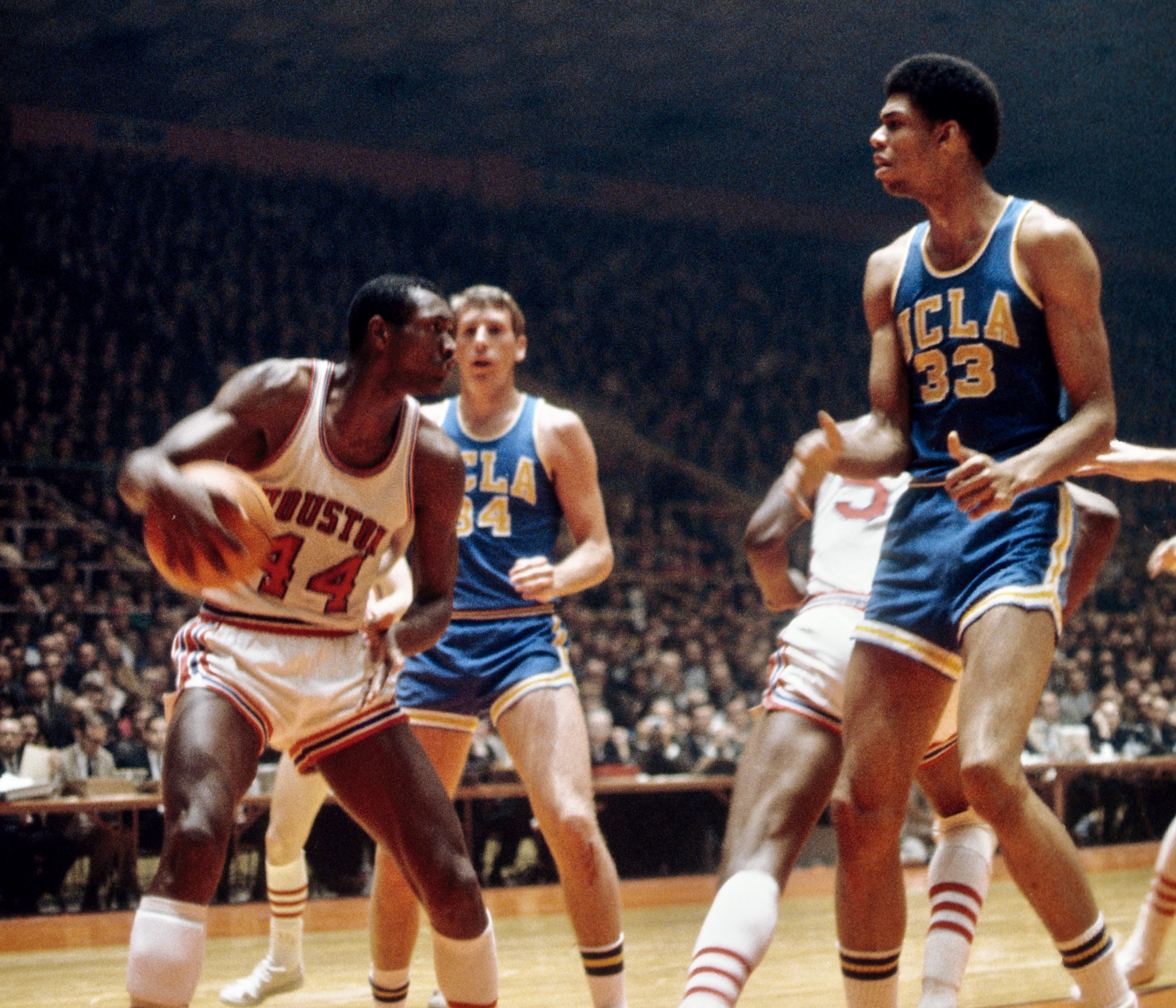 Aday Mara y UCLA: ¿Qué estrellas NBA han salido de esta universidad?