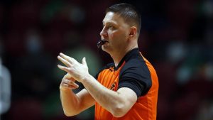 Escándalo en el básquet europeo: un árbitro denunció que quisieron sobornarlo