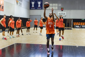 Del Villarreal al Valencia Basket: un jugador cambia el fútbol por el baloncesto