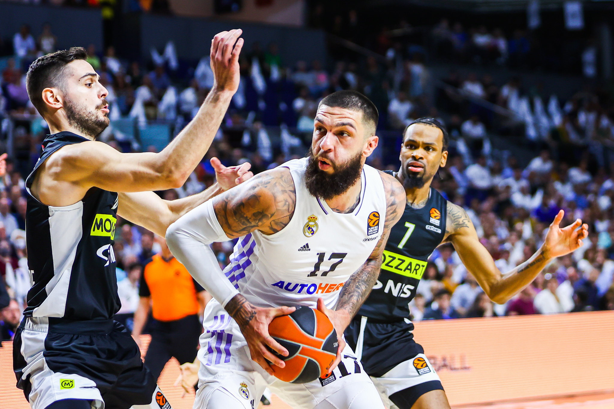 Poirier habla sobre su renovación y la de Tavares. Esto ha dicho