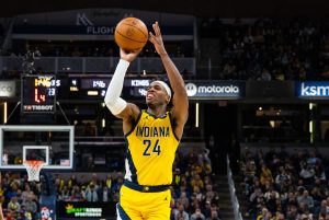 Uno de los mejores tripleros de la NBA anda suelto: Mavs, Sixers y Bucks lo quieren