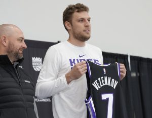 OFICIAL: Vezenkov es presentado por los Kings y deja esta curiosa reflexión