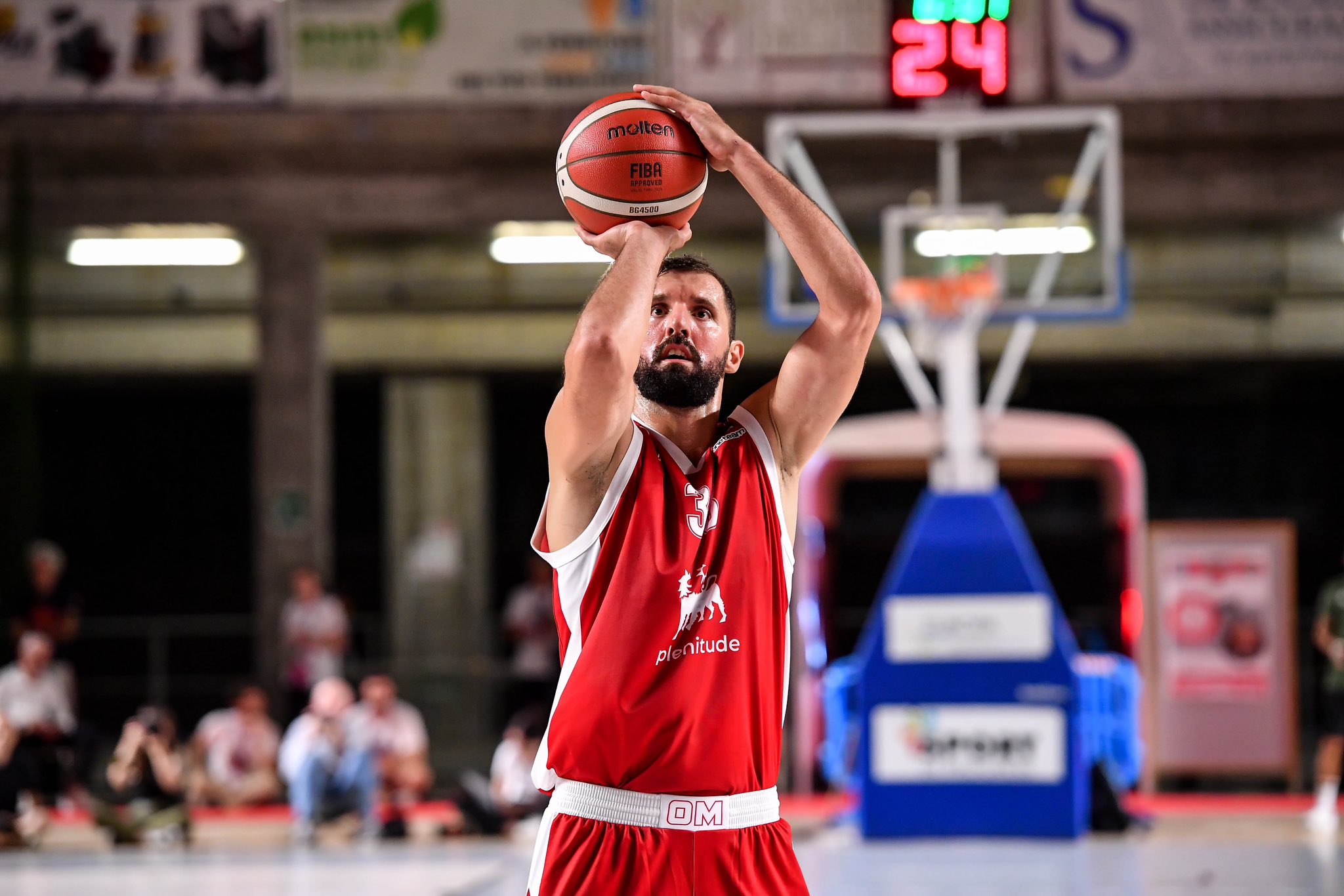 El debut de Nikola Mirotic con Armani Milán: “Lo más parecido a un club NBA”