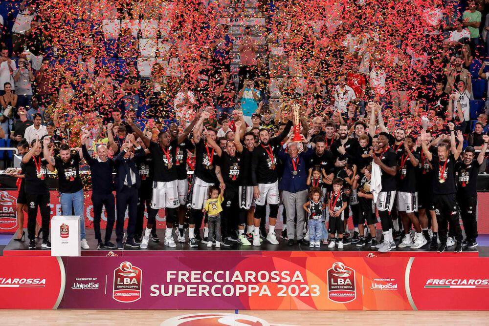 Luca Banchi gana la Supercoppa y se lo agradece a Scariolo