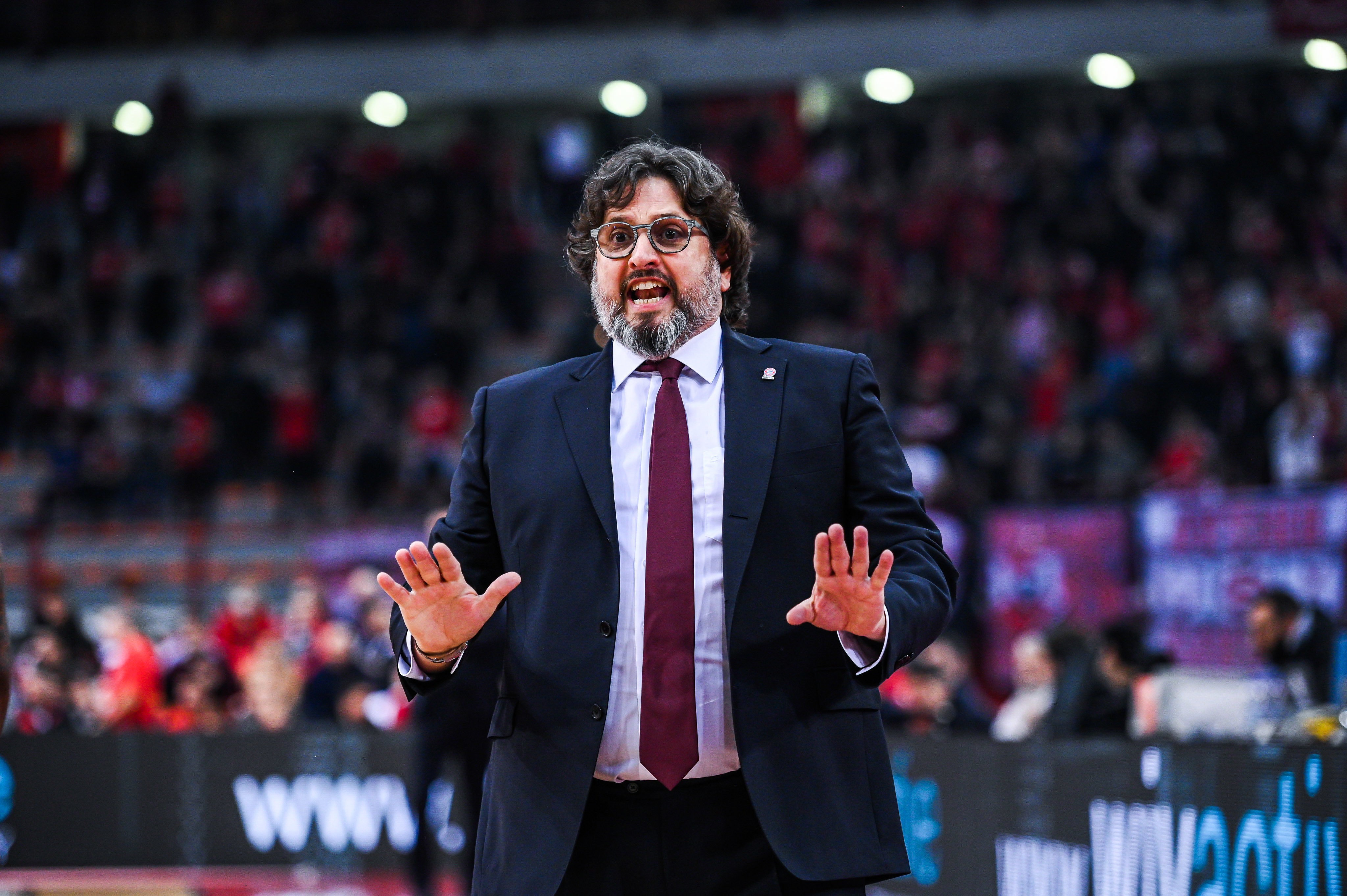 Andrea Trinchieri, señalado para salvar a un equipo Euroliga desastroso