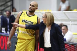 Histórico. La primera mujer en dirigir un partido de primera división en Grecia