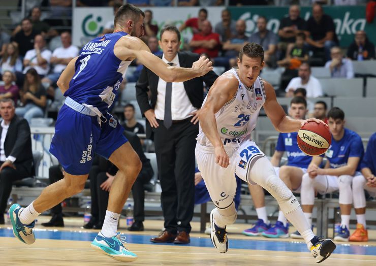 ¿De verdad nadie lo va a fichar? Estos son los números del jugador del momento